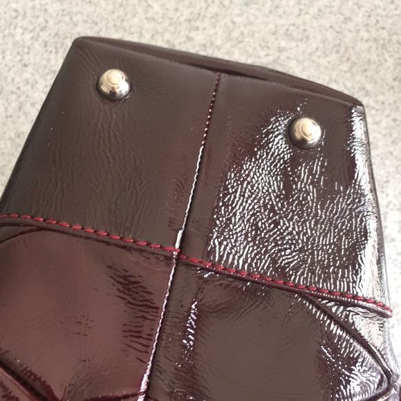 Tod’s Quilted Burgundy Handbag - Picture 4 of 8